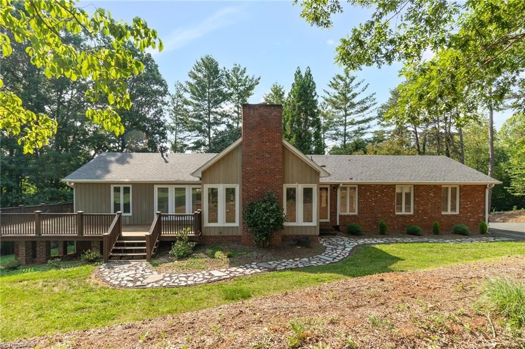 175 Sandtrap Lane, Pilot Mountain, NC 27041