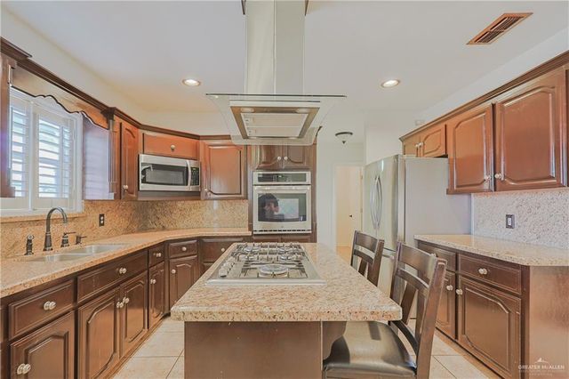 906 San Cristobal Street, San Juan, TX 78589