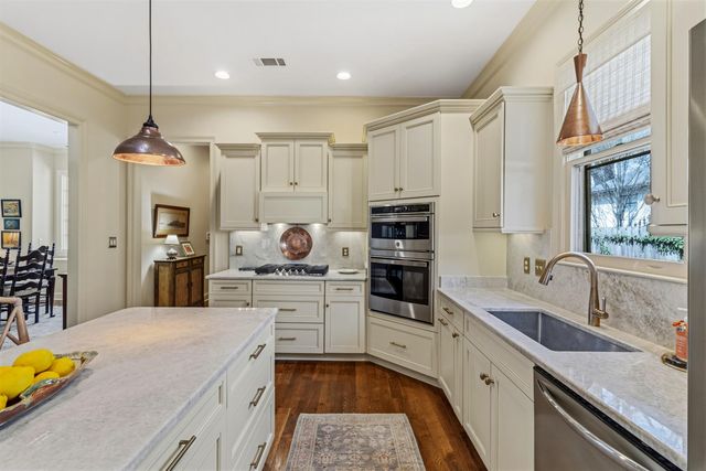 274 EASTLAND DR, Memphis, TN 38111