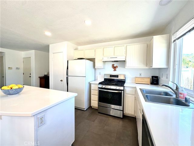 13366 Knollwood Drive, Corona, CA 92883