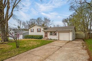 822 Sherrill Avenue, Liberty, MO 64068