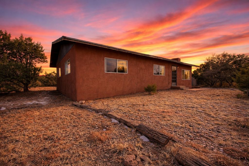 2937 Calle Vera Cruz, Santa Fe, NM 87507