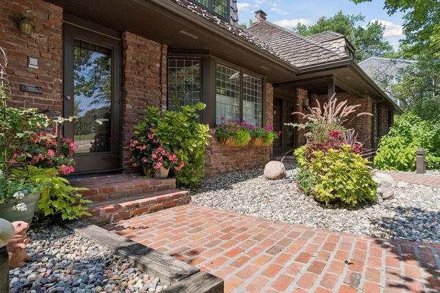 101 Ardmore Drive, Golden Valley, MN 55422