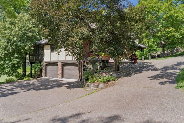 101 Ardmore Drive, Golden Valley, MN 55422