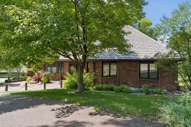 101 Ardmore Drive, Golden Valley, MN 55422