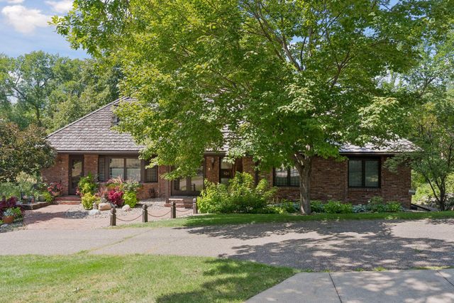 101 Ardmore Drive, Golden Valley, MN 55422