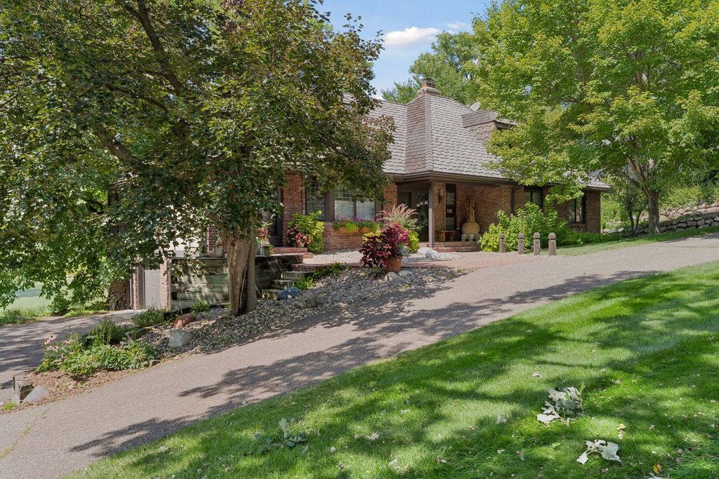 101 Ardmore Drive, Golden Valley, MN 55422 — photo 3