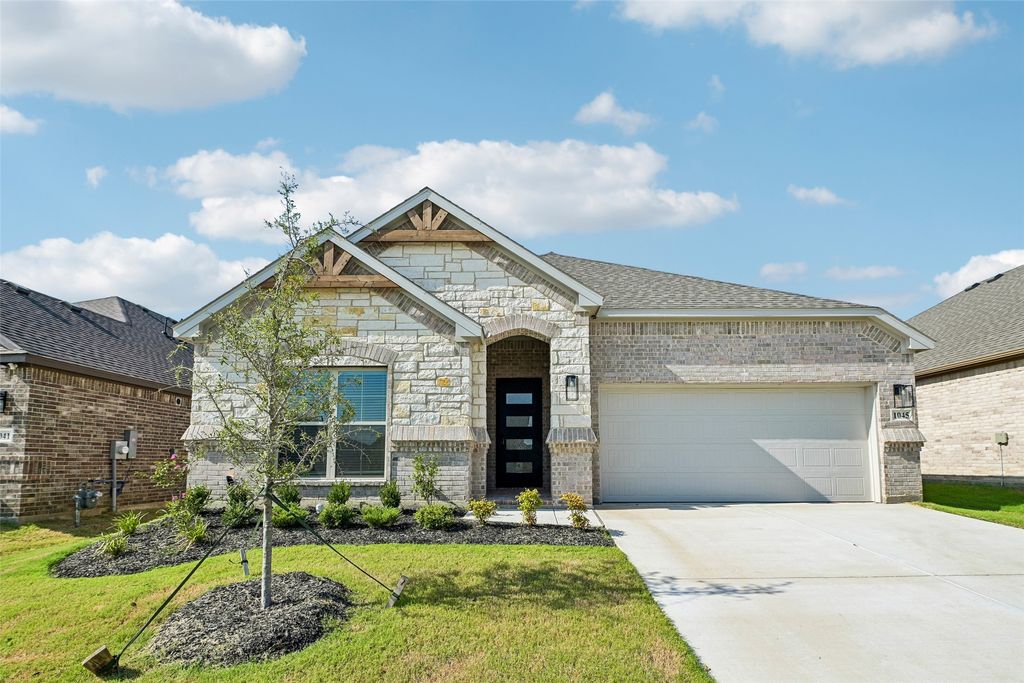 1045 Nighthawk Trail, Alvarado, TX 76009