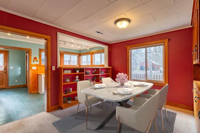 205 E Washington Avenue, Sisters, OR 97759