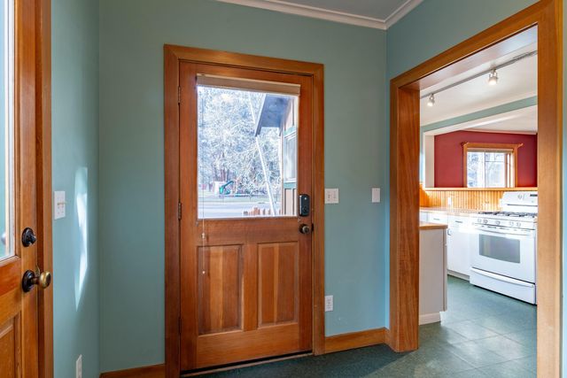 205 E Washington Avenue, Sisters, OR 97759