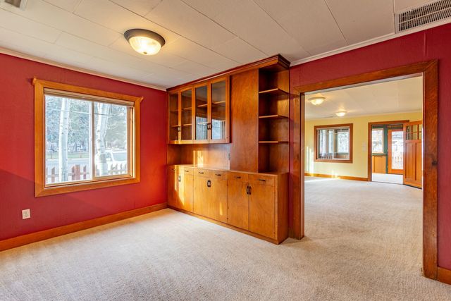 205 E Washington Avenue, Sisters, OR 97759