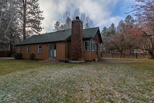 205 E Washington Avenue, Sisters, OR 97759