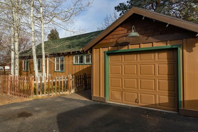 205 E Washington Avenue, Sisters, OR 97759