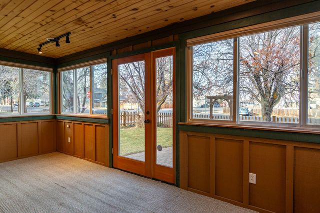 205 E Washington Avenue, Sisters, OR 97759