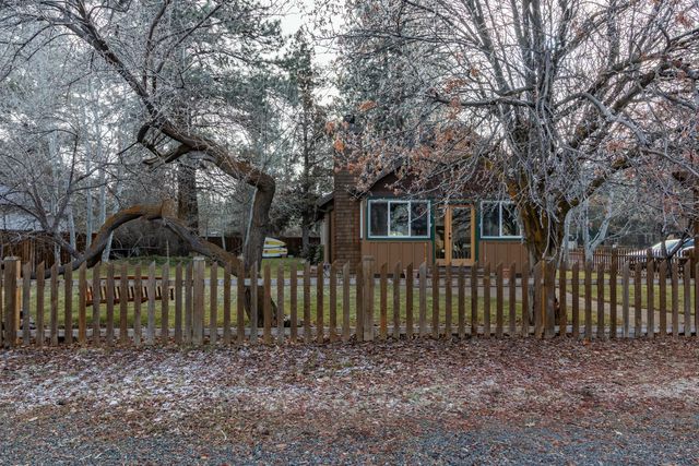 205 E Washington Avenue, Sisters, OR 97759