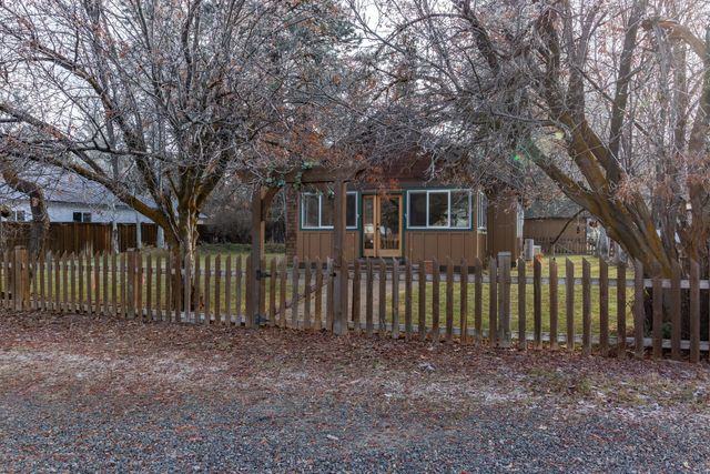 205 E Washington Avenue, Sisters, OR 97759