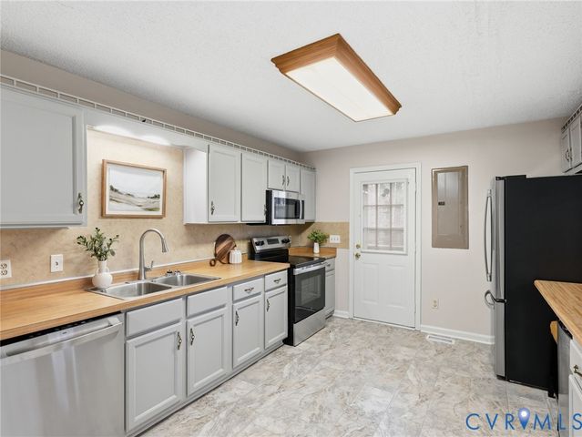 1637 Gardners Rd, Mineral, VA 23117