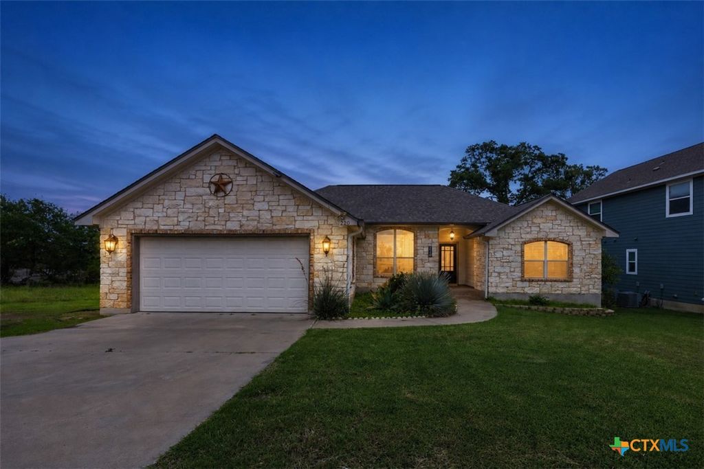 220 Ulupau Circle, Bastrop, TX 78602