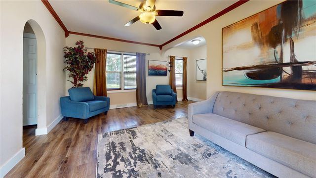 2421 Adams Avenue, Des Moines, IA 50310