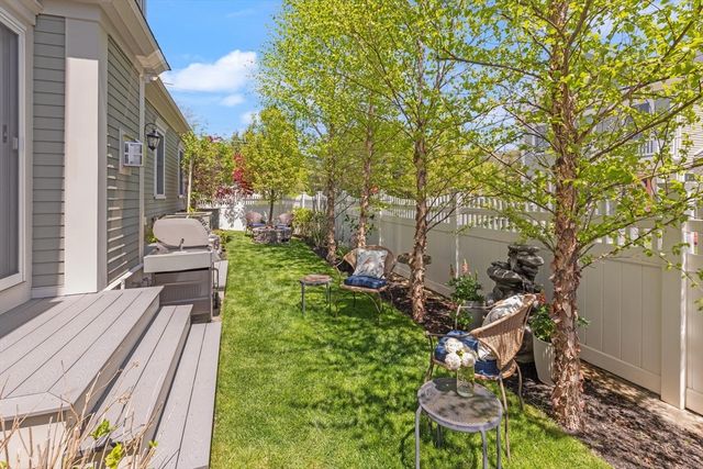 14 Parkview Rd 14, Franklin, MA 02038