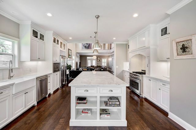 3709 Ella Boulevard, Houston, TX 77018