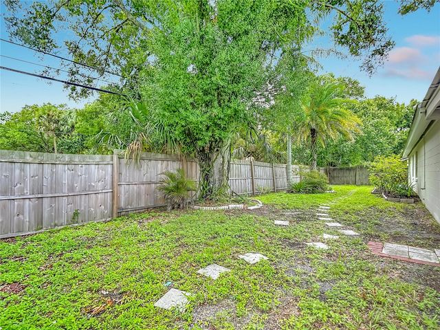 6701 VILLAGE GROVE COURT, Tampa, FL 33615