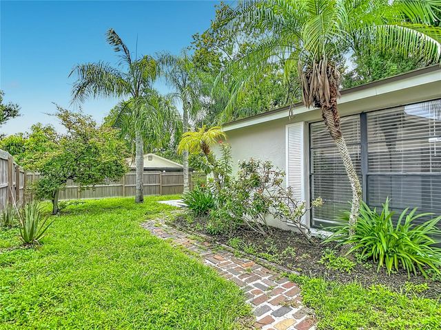 6701 VILLAGE GROVE COURT, Tampa, FL 33615