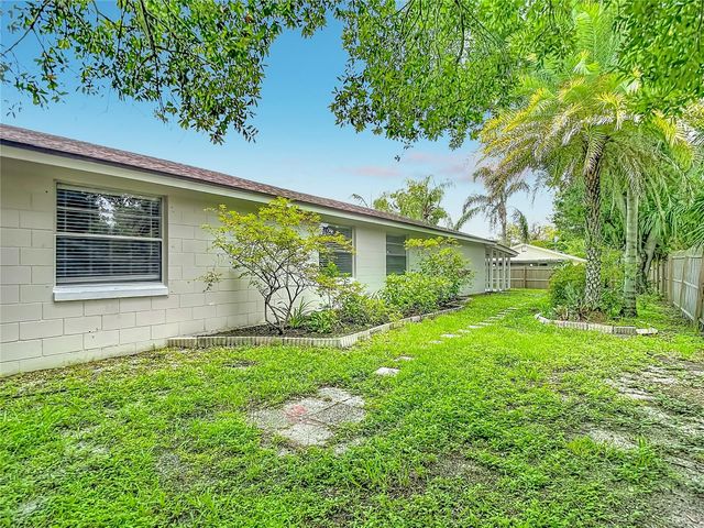6701 VILLAGE GROVE COURT, Tampa, FL 33615