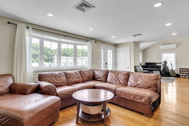 7 Liana, Woburn, MA 01801