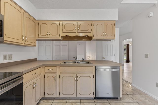 4571 Top Flight Drive, Crestview, FL 32539