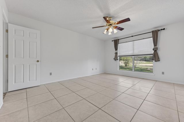 4571 Top Flight Drive, Crestview, FL 32539