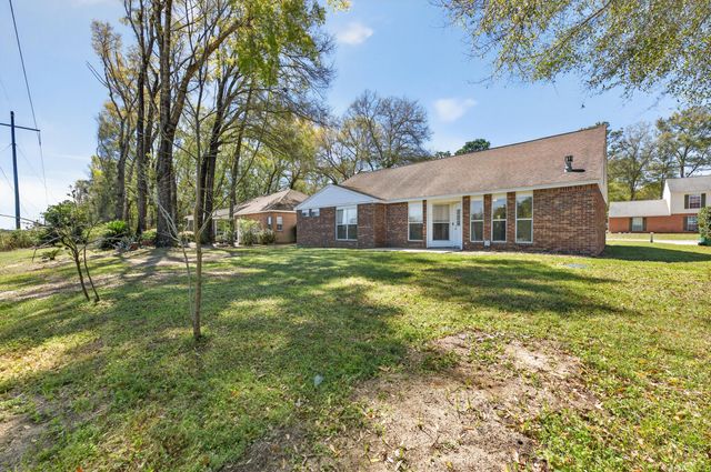 4571 Top Flight Drive, Crestview, FL 32539