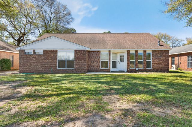4571 Top Flight Drive, Crestview, FL 32539