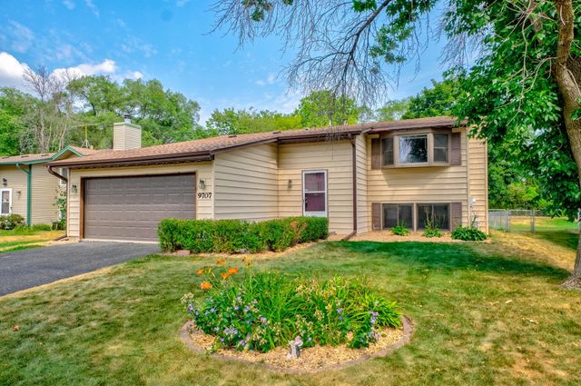 9707 Heath Avenue S, Cottage Grove, MN 55016