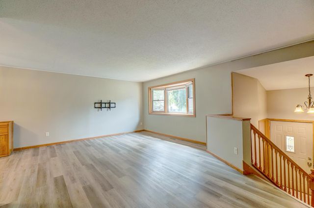 9707 Heath Avenue S, Cottage Grove, MN 55016