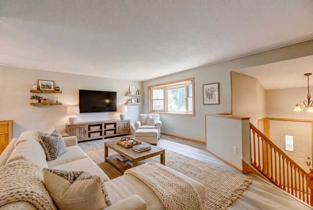 9707 Heath Avenue S, Cottage Grove, MN 55016