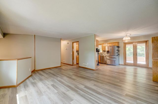 9707 Heath Avenue S, Cottage Grove, MN 55016