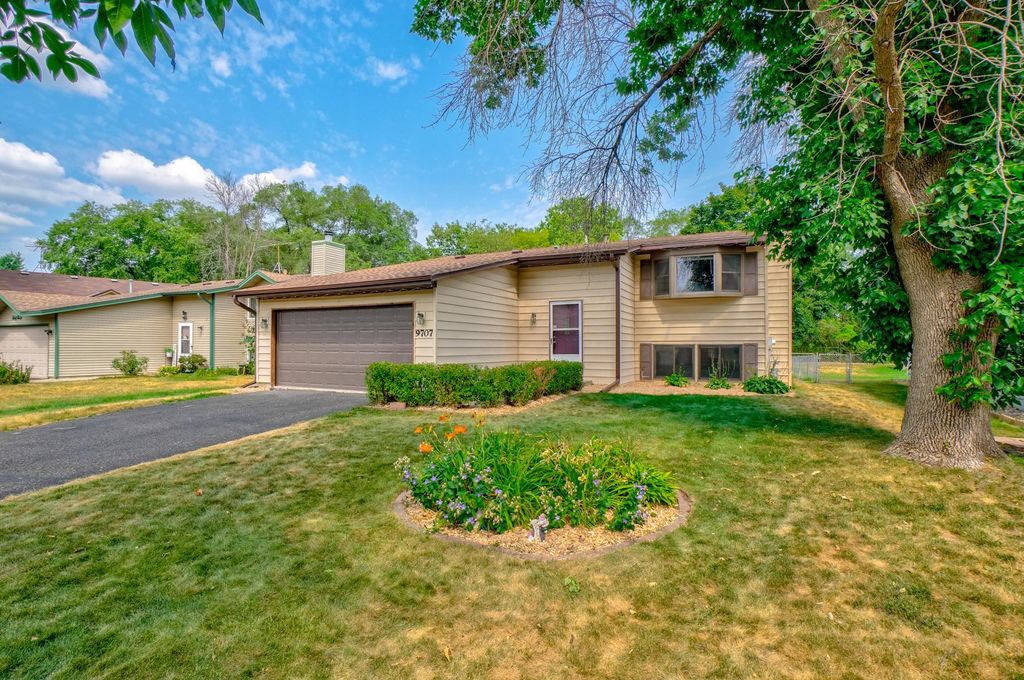 9707 Heath Avenue S, Cottage Grove, MN 55016