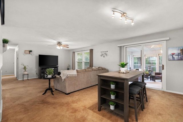 7791 N Honeysuckle Lane, Edgerton, WI 53534