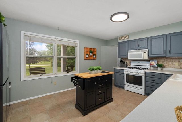 7791 N Honeysuckle Lane, Edgerton, WI 53534