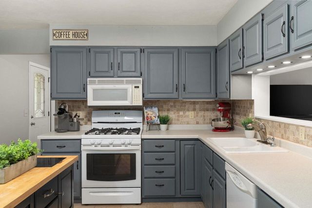 7791 N Honeysuckle Lane, Edgerton, WI 53534