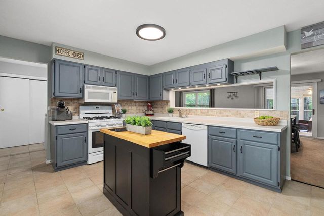 7791 N Honeysuckle Lane, Edgerton, WI 53534