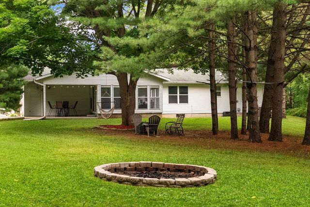 7791 N Honeysuckle Lane, Edgerton, WI 53534