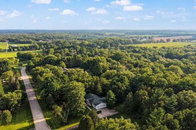 7791 N Honeysuckle Lane, Edgerton, WI 53534