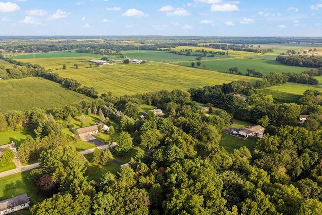 7791 N Honeysuckle Lane, Edgerton, WI 53534