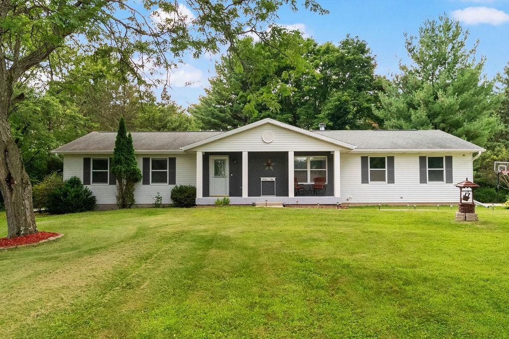 7791 N Honeysuckle Lane, Edgerton, WI 53534