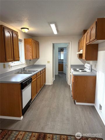 912 Marion Street, Centralia, WA 98531