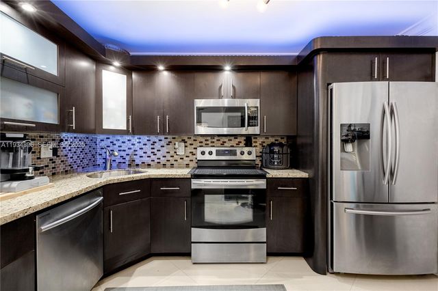 2750 NE 183rd St 2710, Aventura, FL 33160