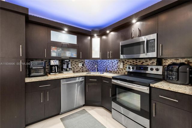 2750 NE 183rd St 2710, Aventura, FL 33160