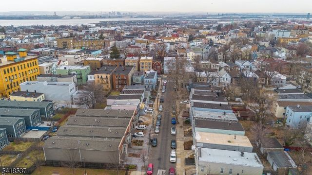 41 New St, Jersey City, NJ 07305